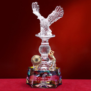 晶莹剔透的永恒荣耀 深度解析水晶奖杯、内雕工艺与高端办公艺品